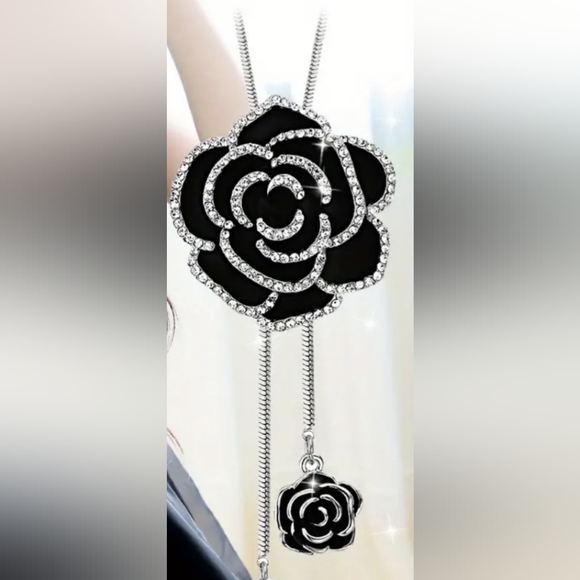 Jewelry - Camellia adjustable rhinestone necklace